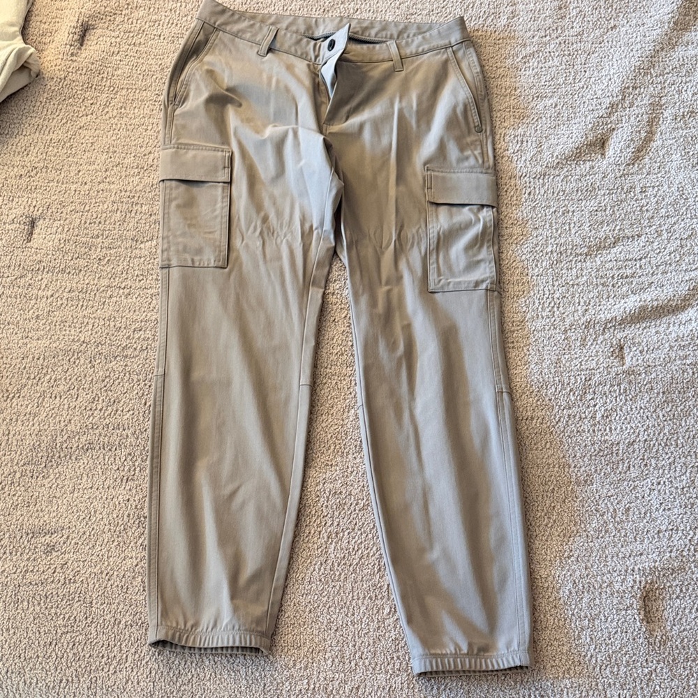 Vuori Men's Light Gray Cargo Pants
